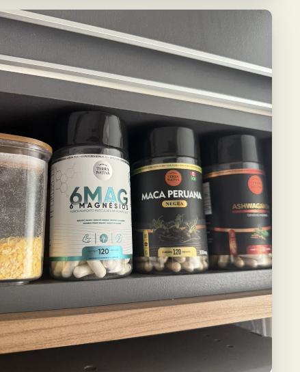 Cliente com produtos Empório Terra Nativa, incluindo Maca Peruana Negra