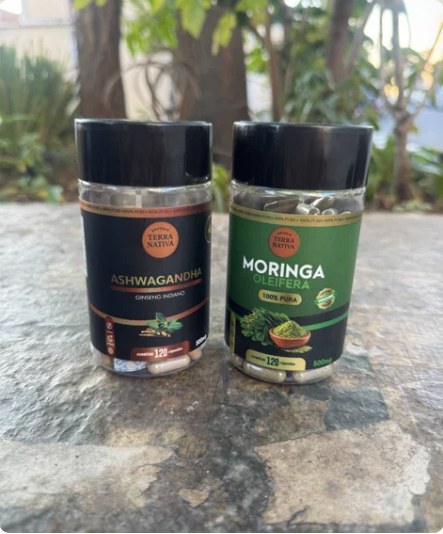 Cliente com produtos Empório Terra Nativa, incluindo Moringa