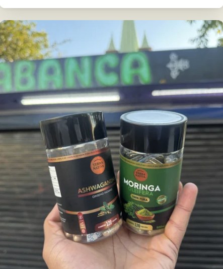 Cliente com produtos Empório Terra Nativa, incluindo Moringa